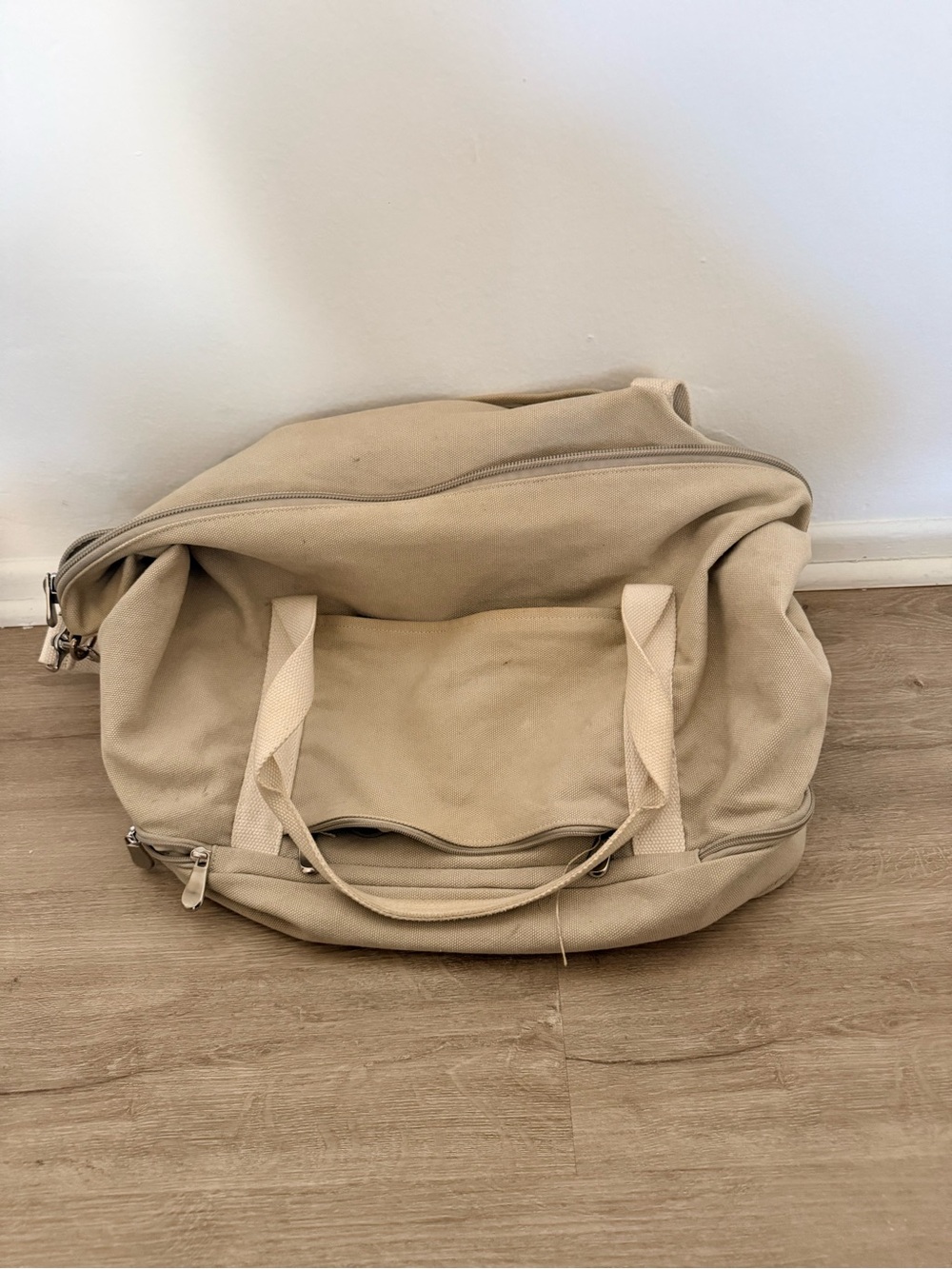 Lo & Sons Catalina Deluxe Weekend Duffel in Beige